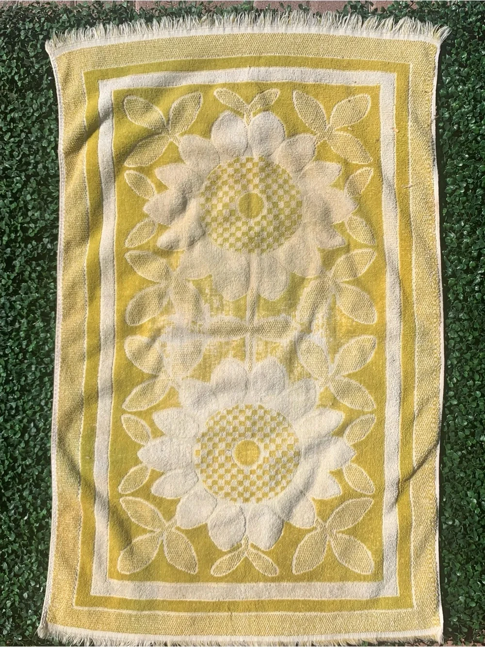 Vintage 70s St Mary’s Cotton Mod Yellow & Green Sunflower Bath & Hand Towel Set